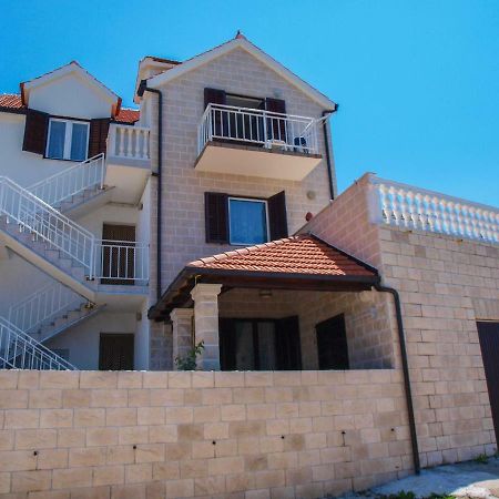 Apartments Vukovic Postira Bagian luar foto