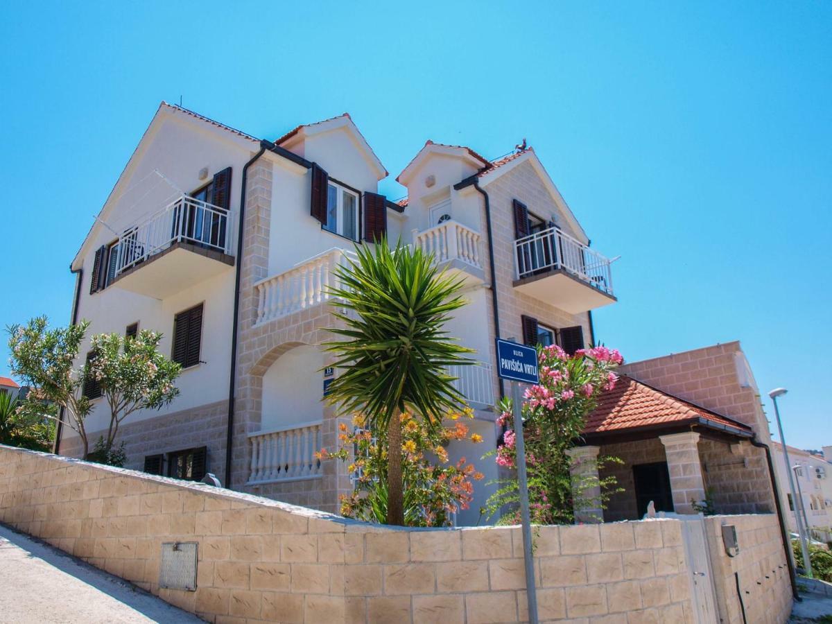 Apartments Vukovic Postira Bagian luar foto
