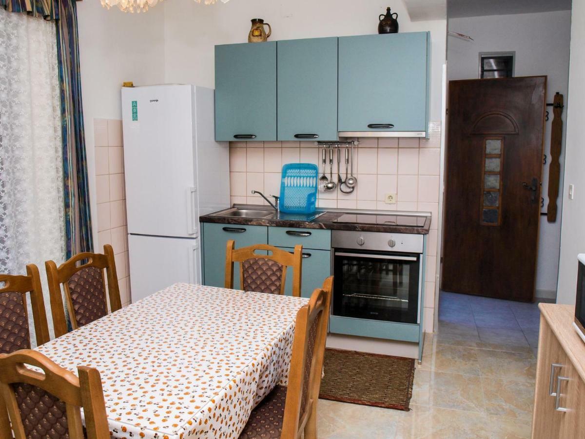 Apartments Vukovic Postira Bagian luar foto