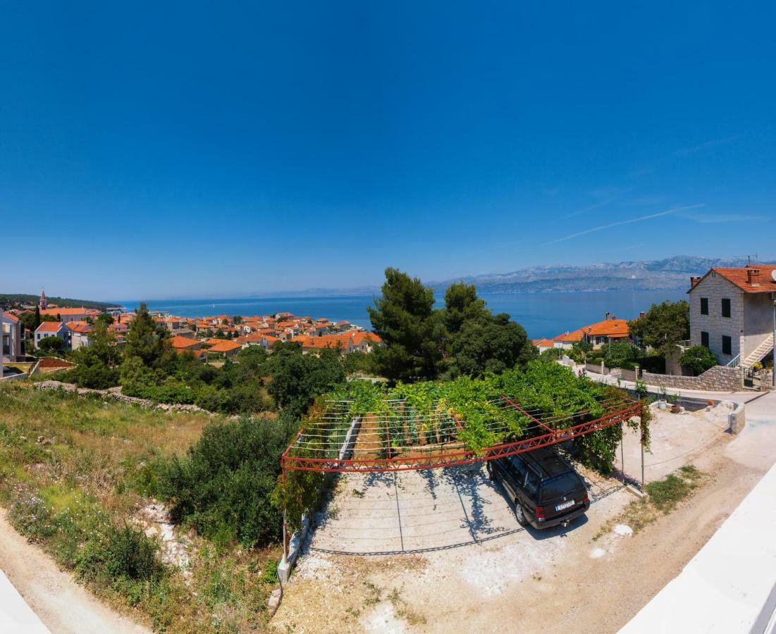 Apartments Vukovic Postira Bagian luar foto